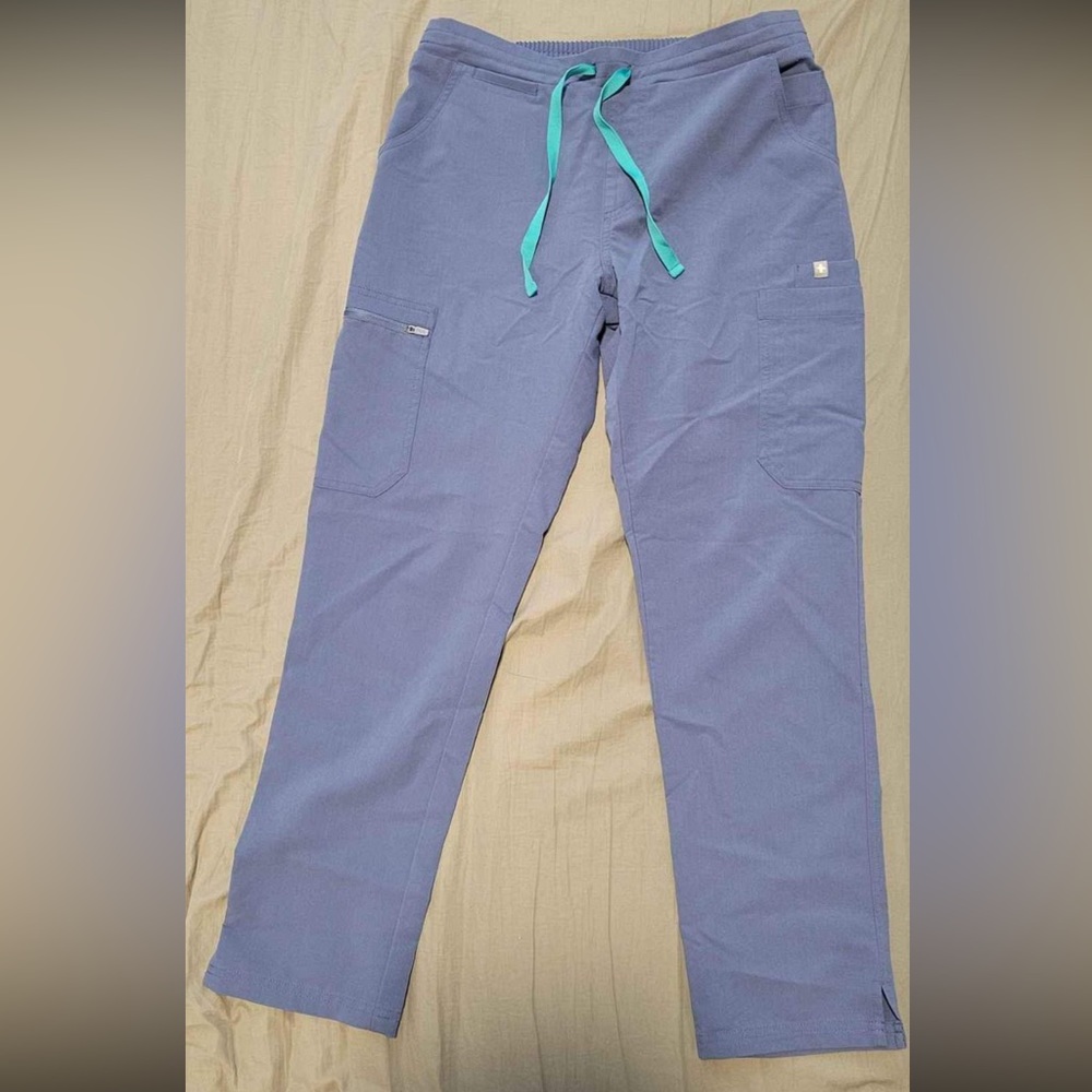 FIGS scrubs Extra Small and Small Petite in “Big Sky” set